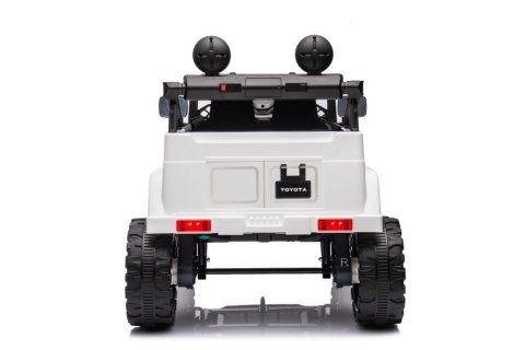 Auto Na Akumulator Toyota FJ Biała 4x4 Auto Na Akumulator Toyota FJ Biała 4x4